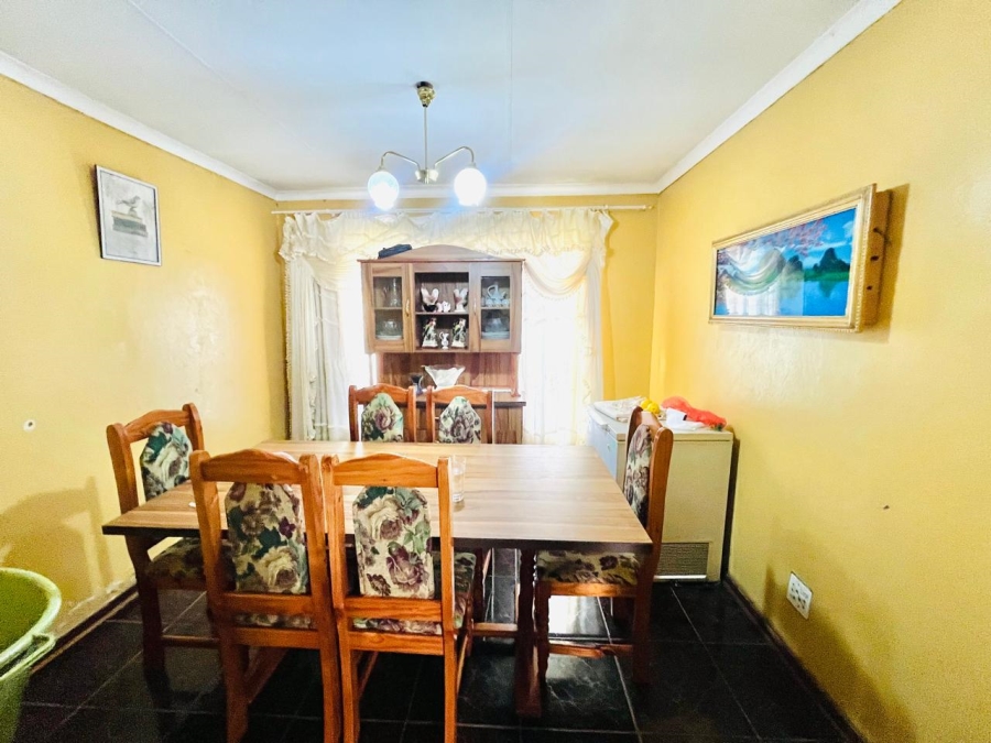 3 Bedroom Property for Sale in Molifi Tau Kloof Free State